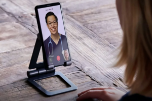 Pacientes fazem vídeo conferência com a equipe médica por meio do Amazon Care